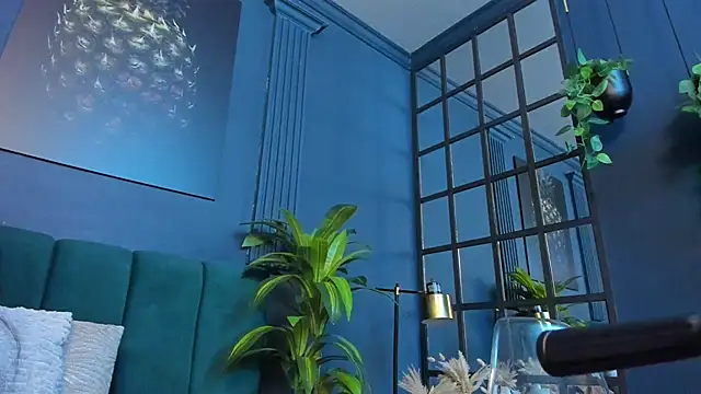 scarlet edwars online show from March 5, 8:37 pm