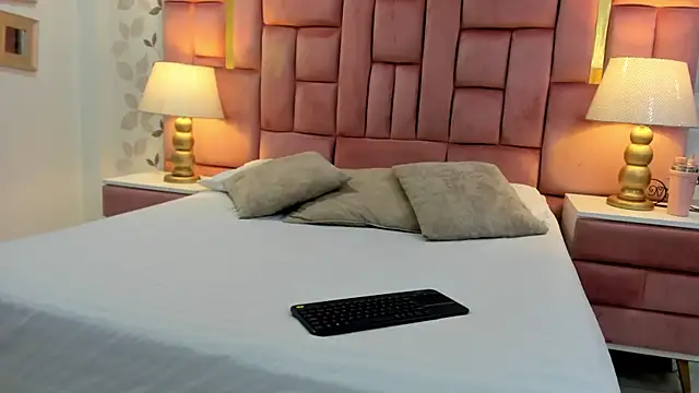 ArianaFranco online show from April 9, 1:49 pm