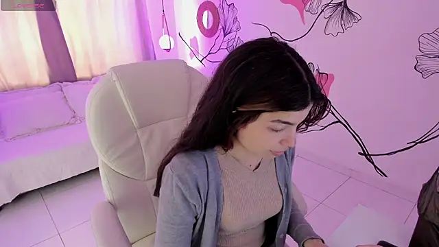 Isabela Fiorelli online show from April 16, 1:11 pm