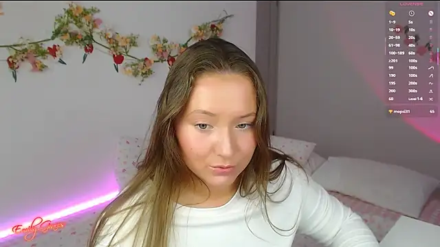 EmilyxxGraces online show from April 21, 1:42 am