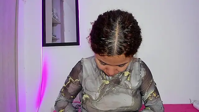 MELINAMARTINS online show from March 26, 8:43 pm