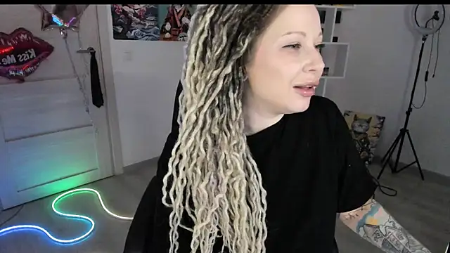 HoneySallyMoore online show from March 6, 7:09 pm