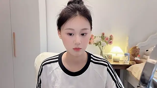 Cassie-20 online show from June 6, 9:15 am
