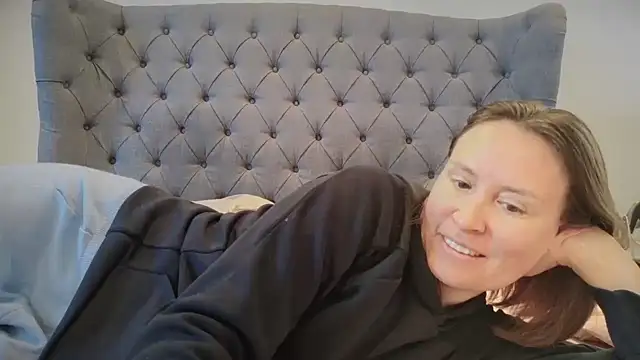 eatmypie69 online show from April 7, 9:00 am