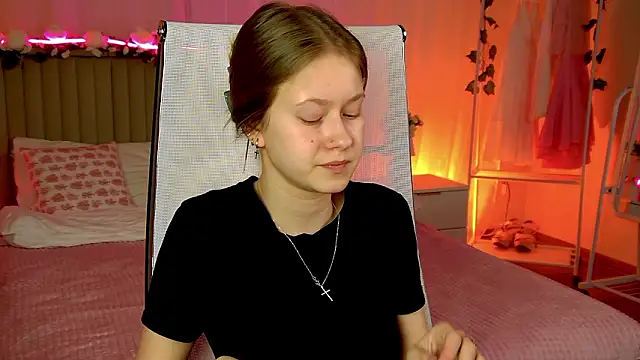 EveMundie online show from March 4, 11:39 am