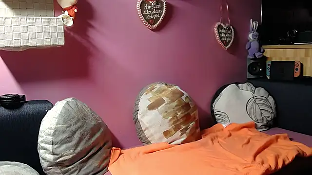 sexymelli18 online show from April 14, 5:24 pm