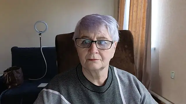 Sandra Snowflake online show from April 28, 4:16 am