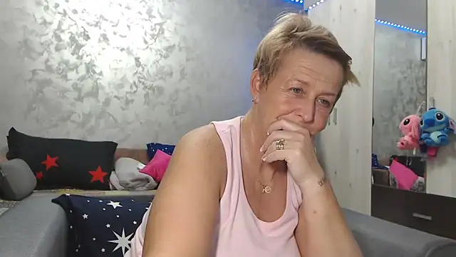 RosesandLillies online show from April 3, 5:11 pm