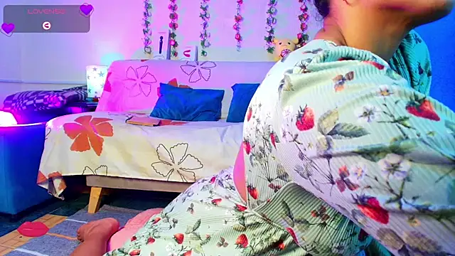 Vicky Miller 05 online show from April 14, 7:36 pm