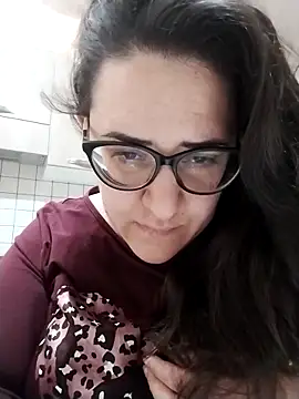 Dolcecurvy online show from April 15, 1:00 pm