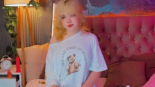 EmilyAngells online show from April 10, 6:52 am