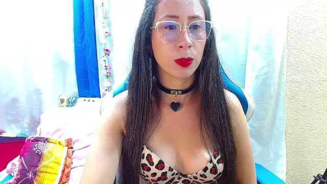 Gia leinn online show from March 24, 9:20 pm