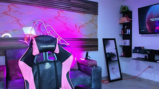 Cloe roouse online show from April 25, 1:36 pm