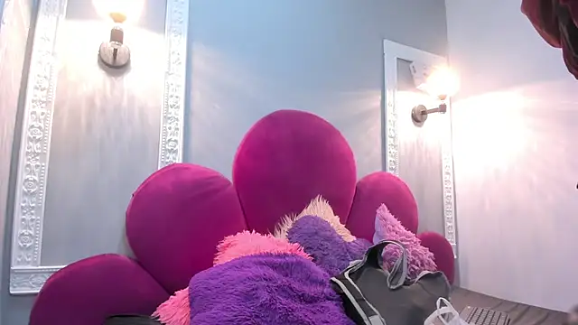 Bonniie 22 online show from April 9, 7:19 pm