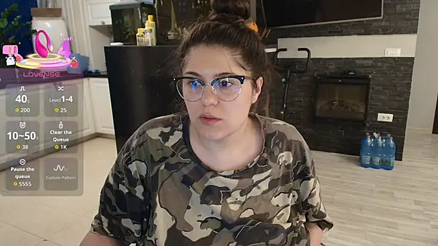 Layla- online show from April 17, 9:33 am