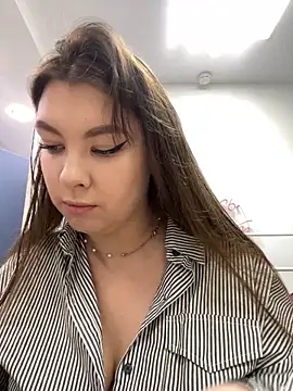 HannaJohnson online show from December 19, 6:27 am