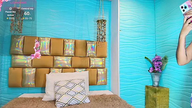 Mia Montess online show from December 2, 1:57 pm