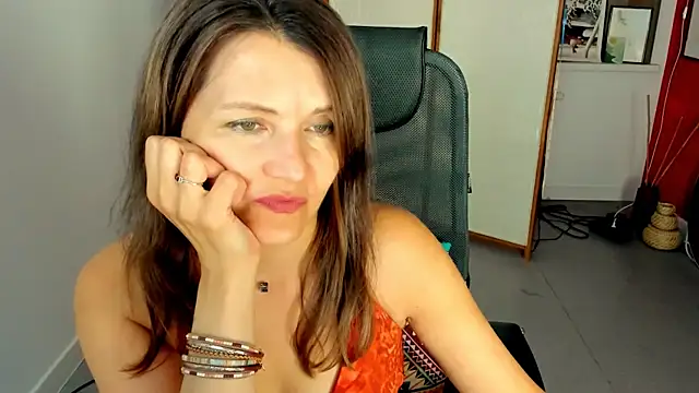 NicoleHitman online show from May 27, 1:19 pm