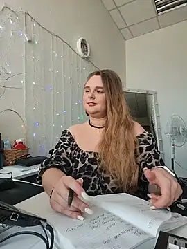 Juicy PeachLux online show from May 28, 9:18 am
