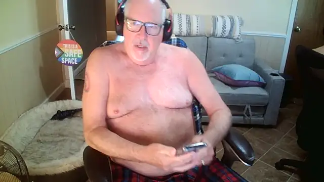 superbearboss online show from April 1, 3:09 pm