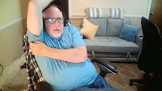 superbearboss online show from April 14, 6:30 pm