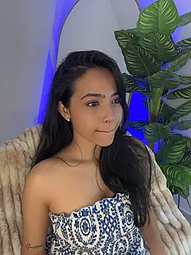  Emily Thompson  online show from March 26, 3:19 am