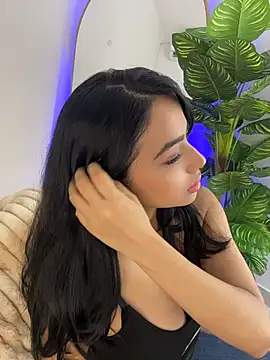  Emily Thompson  online show from April 6, 3:39 am