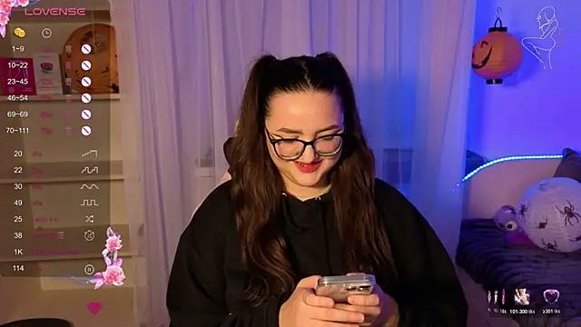 MiraLuccian online show from October 22, 6:24 pm