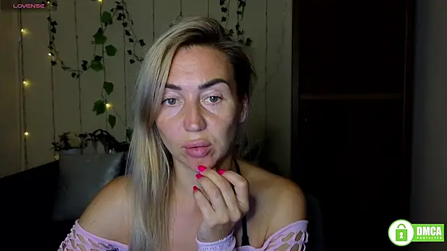 Kiss julli88I online show from September 8, 5:23 pm