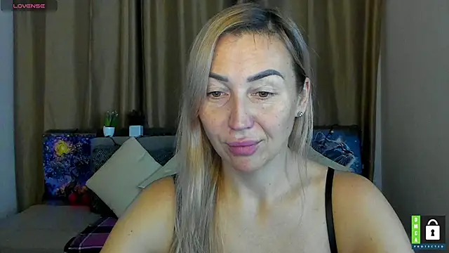 Kiss julli88I online show from December 1, 6:32 pm