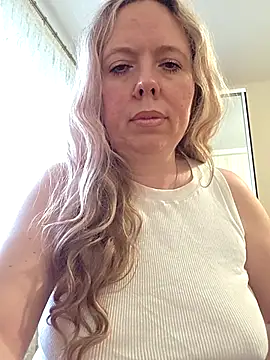 Irina3718 online show from May 30, 2:59 pm