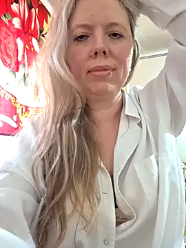 Irina3718 online show from April 13, 1:56 pm