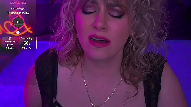 CandyLadyyy online show from March 29, 10:31 pm