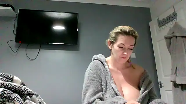 GoldenSquirter online show from April 13, 7:58 pm