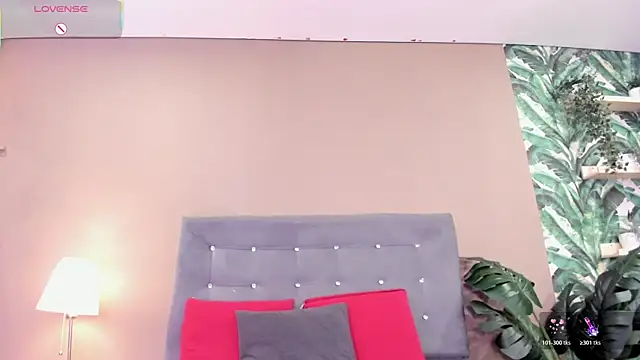 BetsyBennet  online show from April 24, 6:38 am