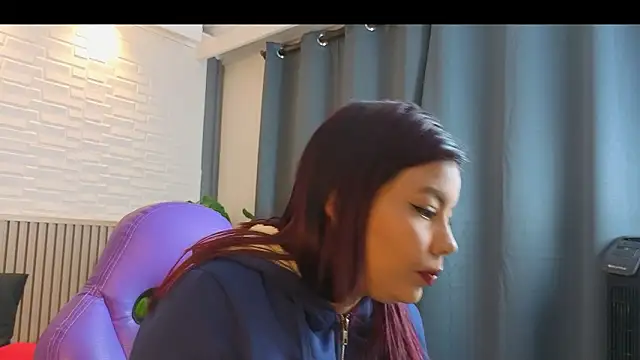 TiffanyWalk online show from March 28, 12:59 pm