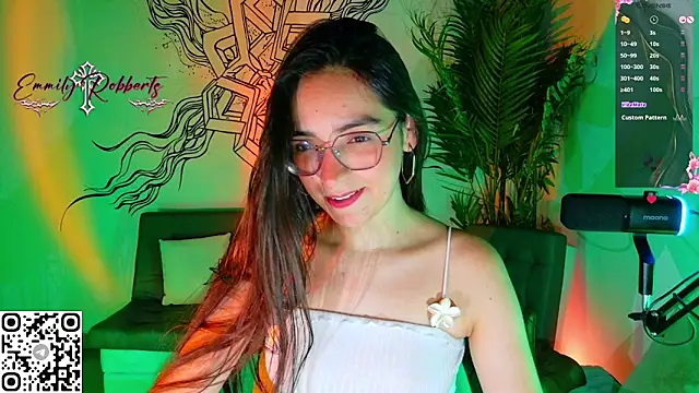 Emmi Roberts online show from April 25, 11:35 pm