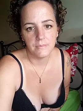 emiliemilf online show from April 14, 7:25 pm