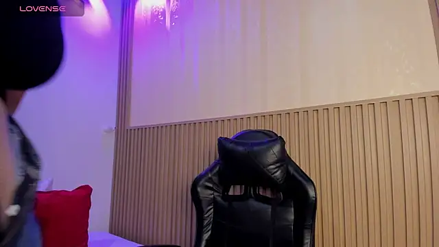 sharonscoth online show from April 11, 8:23 pm