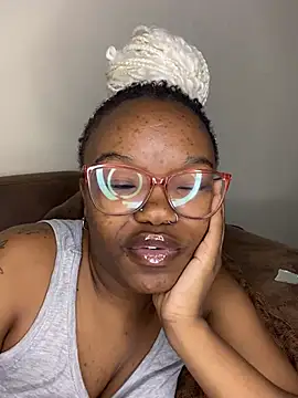 YummyMelanin117 online show from April 18, 2:03 am