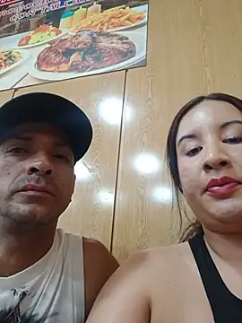 hotCOUPLEPETRA online show from July 12, 1:23 pm