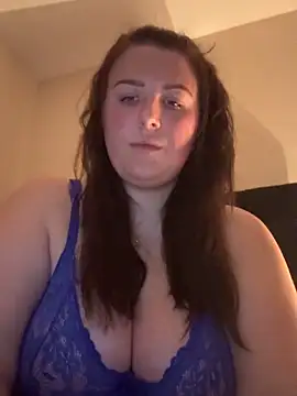 CutieCurvyGirlxo online show from April 29, 9:20 pm
