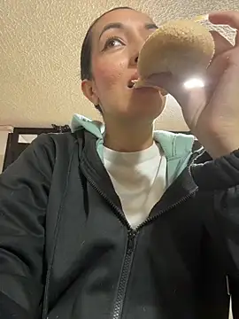 SALOME KORLAND online show from March 17, 8:02 pm