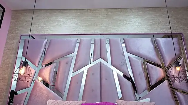 ThaliaCross online show from April 15, 7:58 pm