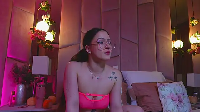 LucyLextonX online show from March 18, 10:48 pm