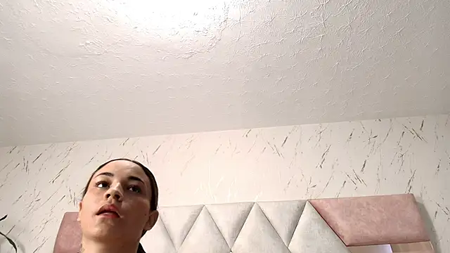 Zoelucas online show from April 14, 12:05 pm