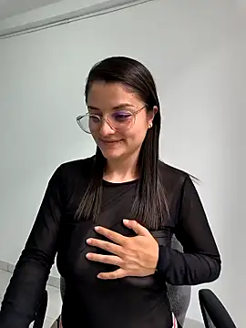 Coralinne   online show from April 12, 3:48 pm