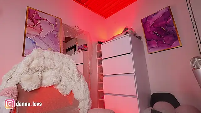 Dannaa Lovs online show from April 14, 11:05 pm