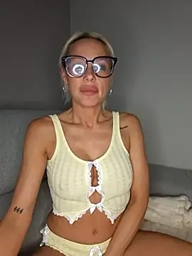 Bellarose xx online show from July 3, 7:20 pm