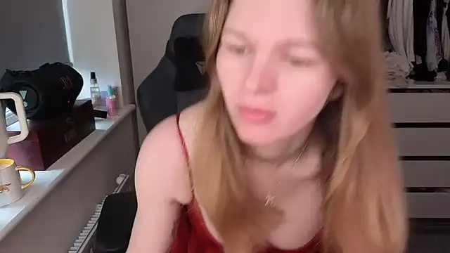 Lilly-Luscious online show from February 28, 8:25 am